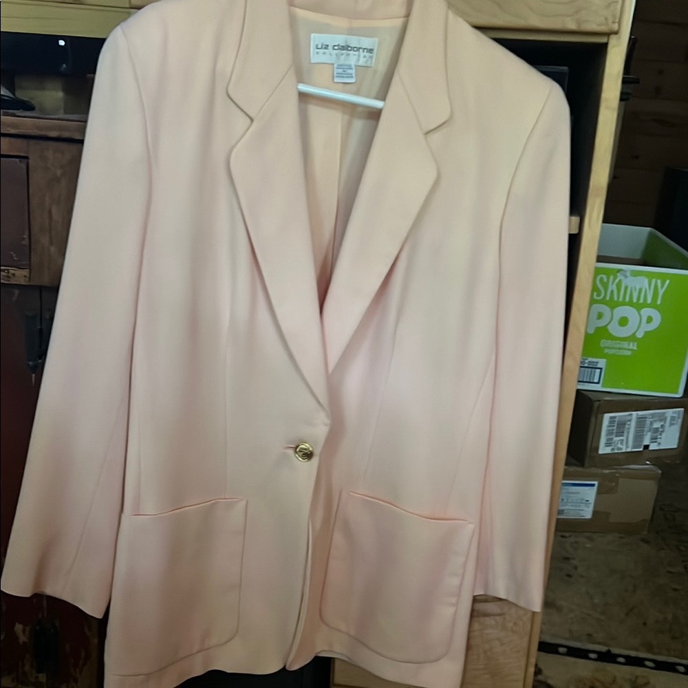 Liz Claiborne Women's Light Peach Blazer.  Size 4.  Excellent condition.